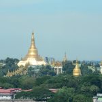 Shwedagon Pagode aus der Ferne